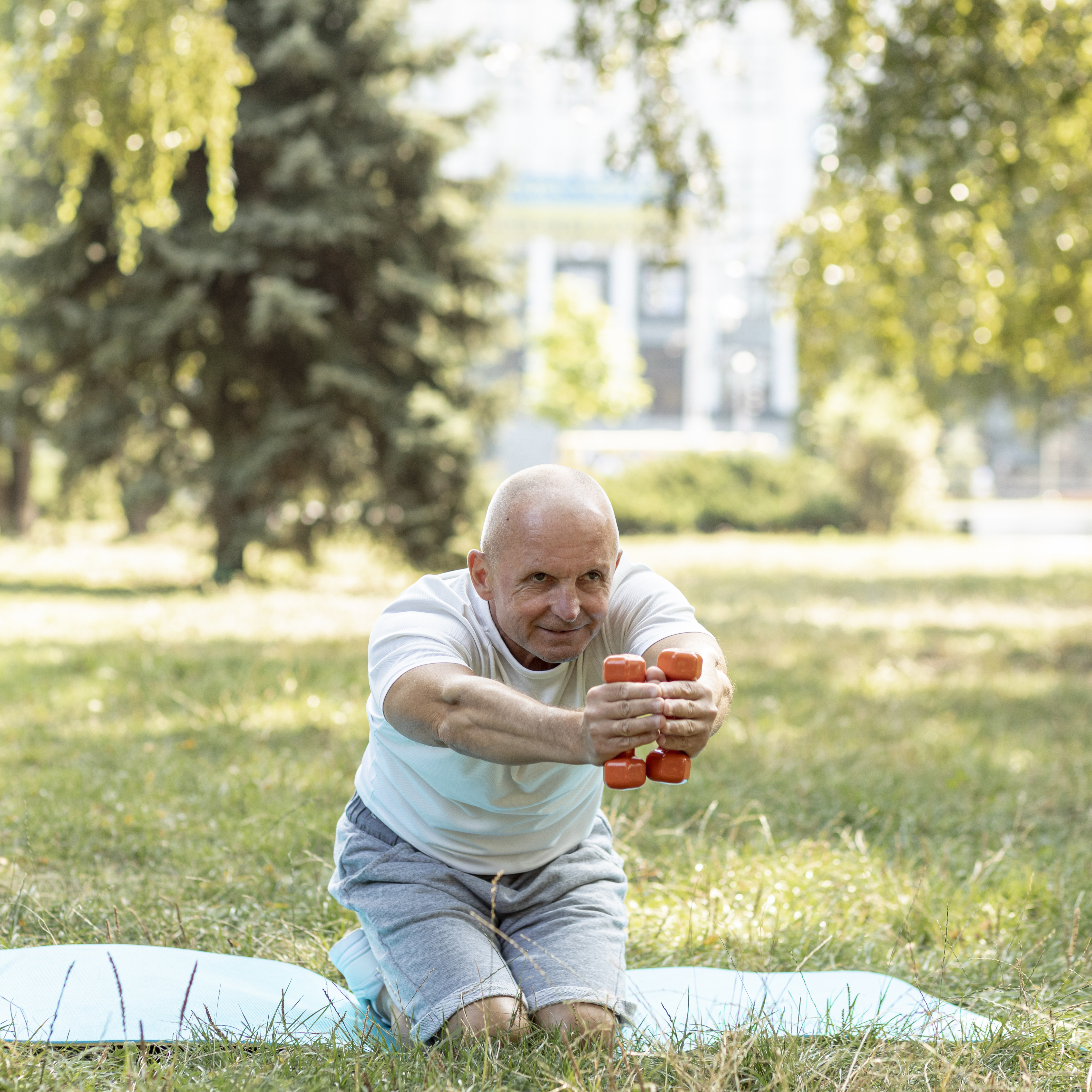 Activités et animations pour les résidents en maison de repos en Belgique. Séance de gymnastique douce organisée pour les résidents d’une maison de repos en Belgique, favorisant leur mobilité.