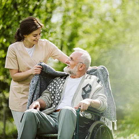 Perte d'autonomie : définition, causes, symptômes, impact sur la vie quotidienne des seniors et solutions adaptées pour préserver l’indépendance en 2025