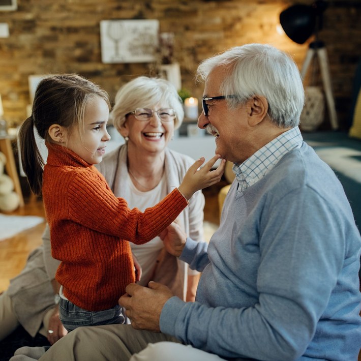 Personne âgée en maison de repos en Belgique, concernée par le calcul de la GRAPA selon sa situation familiale