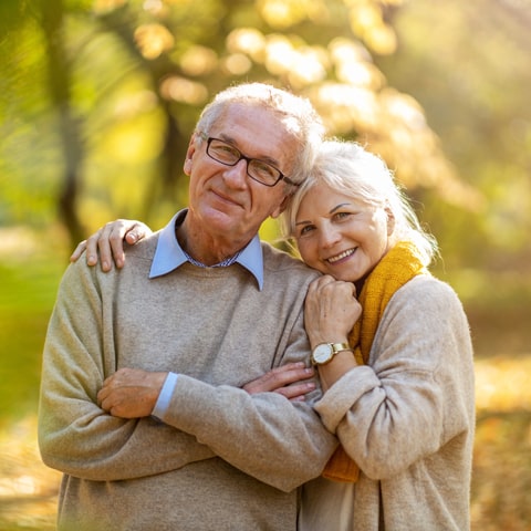Traitements des troubles du comportement : approches médicales, thérapies comportementales, soutien psychologique et stratégies adaptées pour seniors en 2025