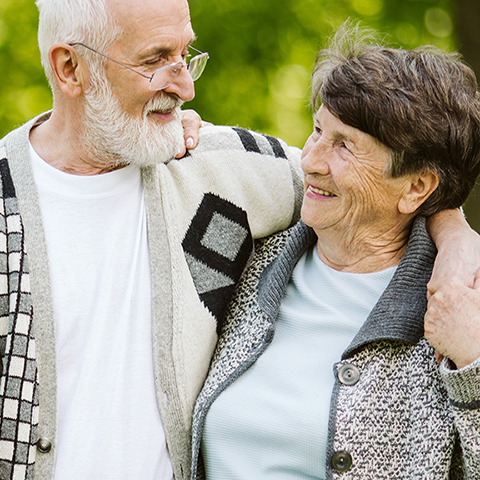 Techniques de soulagement de la douleur pour les seniors souffrant de problèmes de genoux